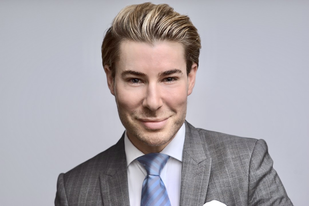 Dr. Andrew R. Christie-Schwarz